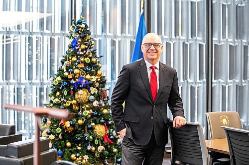 MIKAELA MACKENZIE / FREE PRESS
	
Mayor Scott Gillingham before sitting down to a year-end interview with the Free Press in his office at City Hall on Tuesday, Dec. 17, 2024.

For Joyanne story.
Winnipeg Free Press 2024