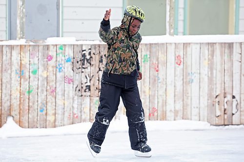 17122024
Philip Fehintola learns how to ice skate at the Central Community Centre in Brandon with help from friend Ayden Ducharme (not shown) on Tuesday afternoon. 
(Tim Smith/The Brandon Sun)