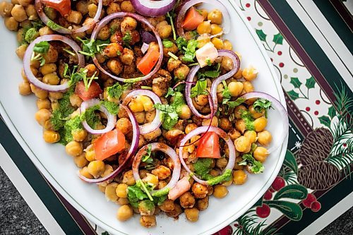 MIKAELA MACKENZIE / FREE PRESS
	
Chickpea salad, an option for plant-based protein in holiday meals, on Monday, Dec. 9, 2024.

For Romona story.
Winnipeg Free Press 2024