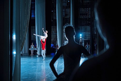 Dancers watch from backstage as Julianna Generoux plays the lead role of &#x201c;Clara&#x201d; for the Royal Winnipeg Ballet&#x2019;s second performance of the Nutcracker in Vancouver on December 14, 2024. Paige Taylor White/Free Press