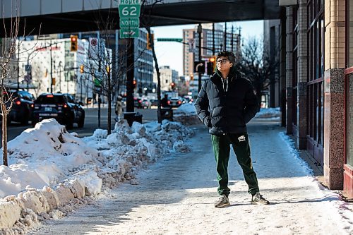 MIKAELA MACKENZIE / FREE PRESS
	
Josh Nepinak, founder of Wiigiishin Giiwiigeenahn (a grassroots organization doing weekly community walks downtown handing out food and beverages), on Portage Avenue on Wednesday, Dec. 18, 2024.

For Janine LeGal story.
Winnipeg Free Press 2024