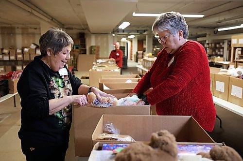 17122024
Sharon Fordyce and Gail Williamson load Christmas hampers at Brandon-Westman Christmas Cheer on 7th Street in Brandon on Wednesday. Volunteers worked all day and evening Wednesday to prep and send out Christmas hampers to families in need for the holidays. Volunteers will be back at it today to deliver the remainder of the hampers.
(Tim Smith/The Brandon Sun)