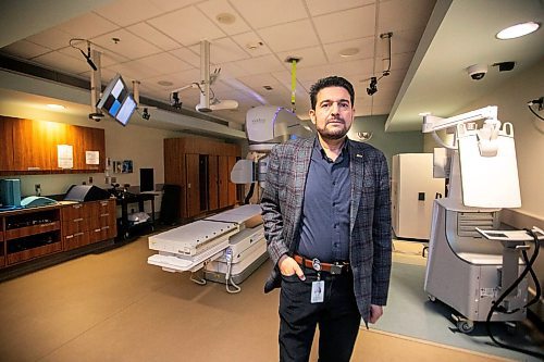 MIKAELA MACKENZIE / FREE PRESS
	
CancerCare doctor Dr. Bashir Bashir shows some of the world-class radiation machinery that they use on Thursday, Dec. 19, 2024.

For Tyler story.
Winnipeg Free Press 2024