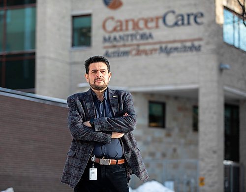 MIKAELA MACKENZIE / FREE PRESS
	
CancerCare doctor Dr. Bashir Bashir, who is defending the facility (and its world-class treatment and equipment), on Thursday, Dec. 19, 2024.

For Tyler story.
Winnipeg Free Press 2024