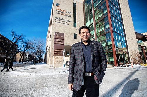 MIKAELA MACKENZIE / FREE PRESS
	
CancerCare doctor Dr. Bashir Bashir, who is defending the facility (and its world-class treatment and equipment), on Thursday, Dec. 19, 2024.

For Tyler story.
Winnipeg Free Press 2024