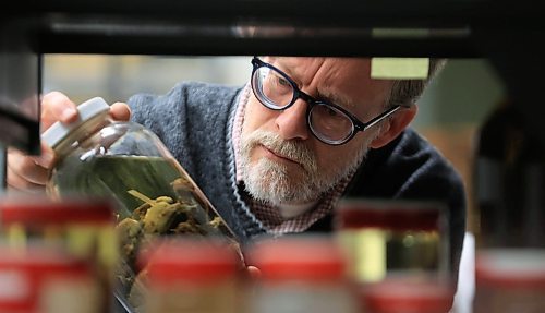 RUTH BONNEVILLE / FREE PRESS

ENT - WIKA - zoology

Photo of Randall Mooi, Curator of Zoology at the  Manitoba Museum, viewing wet specimens in the collections are of the museum Thursday.

Subject: Randall Mooi, Curator of Zoology
Place: Manitoba Museum near the new cougar exhibit, then onto the vaults where some of the collections which are not on display are stored.
&#x2028;Story: What I Know About&#x2026; being a zoologist.  Randall Mooi tells us what a curator of zoology does, talks about the museum&#x2019;s new cougar exhibit, and explains why it&#x2019;s important for us all to learn about the organisms we share the earth with.

AV STORY

Dec 20th, 2024