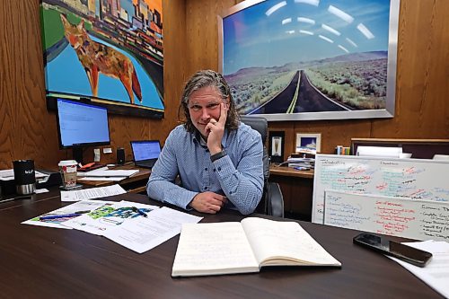 Brandon Mayor Jeff Fawcett takes a moment from working at his desk at Brandon City Hall for a few questions during a year-end interview with The Brandon Sun. (Matt Goerzen/The Brandon Sun)