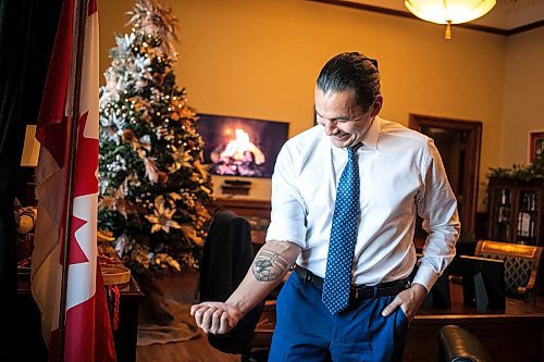 MIKAELA MACKENZIE / FREE PRESS
	
Premier Wab Kinew shows off his distinctly Manitoban new tattoo in his office on Friday, Dec. 20, 2024.

For Maggie story.
Winnipeg Free Press 2024