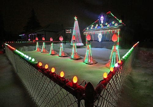 A home at 239 Princess Avenue East is decked out with flashing Christmas lights, seen here on Sunday evening. (Matt Goerzen/The Brandon Sun)