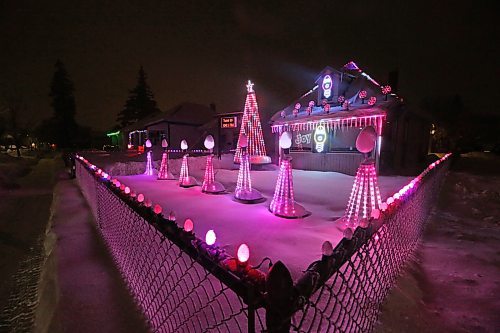 A home at 239 Princess Avenue East is decked out with flashing Christmas lights, seen here on Sunday evening. (Matt Goerzen/The Brandon Sun)