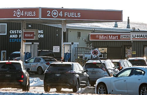JOHN WOODS / FREE PRESS
Drivers line up for lower priced gas at a station on Waverley Street Tuesday, December 24, 2024. Provincial gas taxes will be applied again in the new year.
Reporter: ?