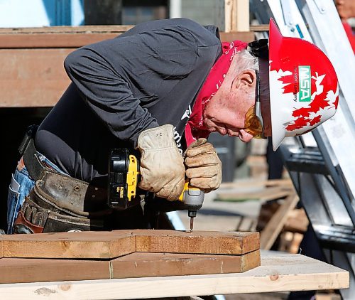 WAYNE GLOWACKI / WINNIPEG FREE PRESS



Former President Jimmy Carter helps build steps for a home on Lyle St. in Winnipeg for  the Habitat for Humanity&#xed;s 34th Jimmy &amp; Rosalynn Carter Work Project.  Melissa Martin story &#xa7;July 13  2017