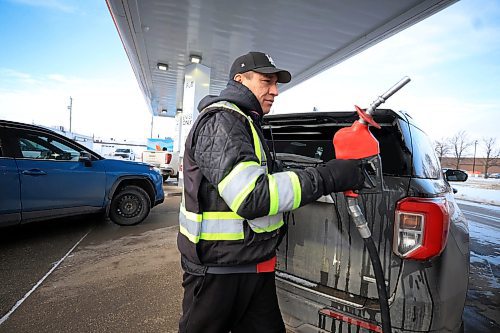 RUTH BONNEVILLE / FREE PRESS
LOCAL - Streeter, Gas tax break ending
Petro Canada's Madison Street gas station attendant, Terry Merrick, pumps gas for lines of customers on the day before the provincial gas tax is re-instated on Tuesday.
See story by Matt
Dec 31st, 2024