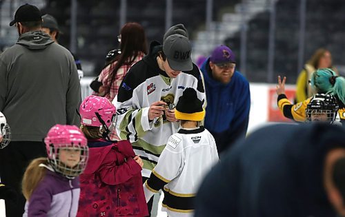 Brandon Wheat Kings netminder Alex Garrett signs an autograph for a young fan at Westoba Place after Wednesday's game. (Perry Bergson/The Brandon Sun)
Jan. 3, 2025