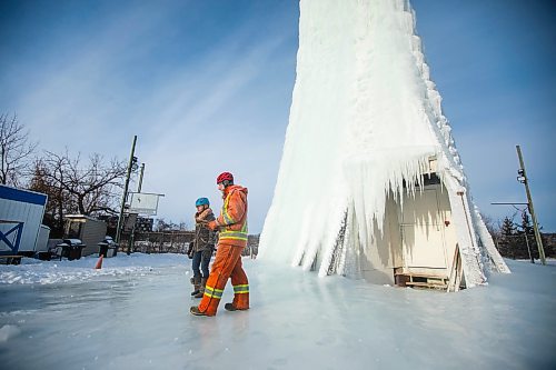 MIKAELA MACKENZIE / FREE PRESS
Zo Le Gallic (left) and Charles Roy leave the tower after adjusting the water for optimal ice creation at the St. Boniface ice climbing tower on Monday, Jan. 6, 2025. The system needs to be checked three times a day while running, and it usually takes about two weeks to create the finished tower. Temperatures need to be below -15C to build up ice, so these folks may be one of the few not looking forward to the warmer days forecasted ahead.
Standup.
Winnipeg Free Press 2025