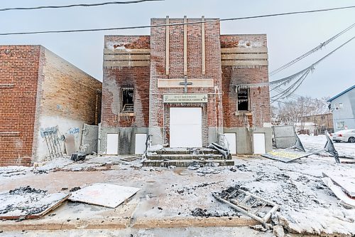 MIKE DEAL / FREE PRESS
The remains of a vacant Point Douglas church, the Holy Ascension Greek Orthodox Church at 197 Euclid Avenue that went up in flames Monday night.
Winnipeg Fire Paramedic Service crews arrived at Holy Ascension Greek Orthodox Church at 197 Euclid Ave., at 6:15 p.m. and worked early into Tuesday morning to extinguish the fire, which was declared under control around 1 a.m., a city news release said Tuesday morning.
250107 - Tuesday, January 07, 2025.