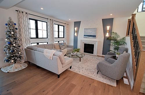 Todd Lewys / Free Press
The great room’s focal point is an elegant gas fireplace set into a gorgeous, textured-plaster feature wall.