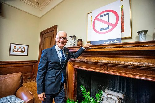 MIKAELA MACKENZIE / FREE PRESS

	
Education minister Nello Altomare shows new school signage (related to the cell phone ban) in his office at the Manitoba Legislative Building on Thursday, Aug. 15, 2024. 

For Carol story.