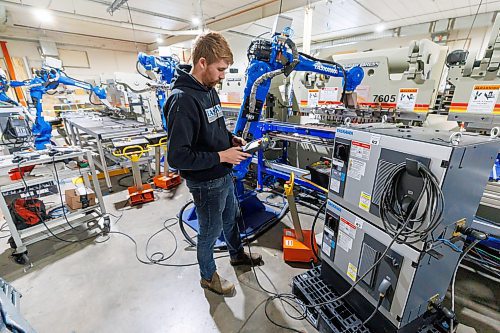 MIKE DEAL / FREE PRESS
Joel Vanderveen, Mechanical Engineering Technologist at Eascan Automation programming a robot.
Eascan Automation started in 1992, and designs, builds, commissions and services fully integrated industrial robots and custom machines.
Reporter: Aaron Epp
250115 - Wednesday, January 15, 2025.