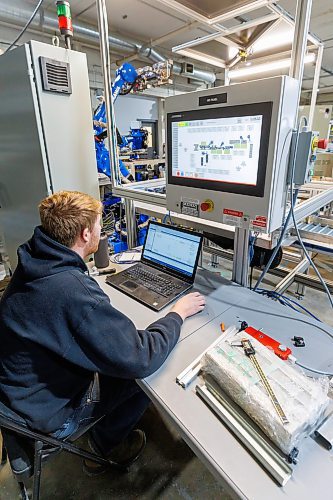 MIKE DEAL / FREE PRESS
Joel Vanderveen, Mechanical Engineering Technologist at Eascan Automation doing some Work Cell programming. 
Eascan Automation started in 1992, and designs, builds, commissions and services fully integrated industrial robots and custom machines.
Reporter: Aaron Epp
250115 - Wednesday, January 15, 2025.