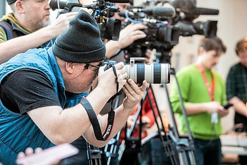 MIKAELA MACKENZIE / FREE PRESS
	

Free Press photojournalist Mike Deal takes photos at a municipal arts funding press conference on Wednesday, Jan. 15, 2025.  

For in-house advertisement.
Winnipeg Free Press 2025