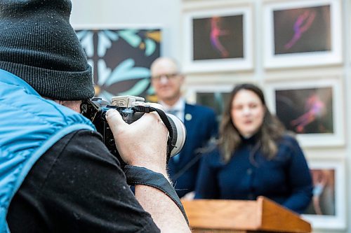 MIKAELA MACKENZIE / FREE PRESS
	

Free Press photojournalist Mike Deal takes photos at a municipal arts funding press conference on Wednesday, Jan. 15, 2025.  

For in-house advertisement.
Winnipeg Free Press 2025