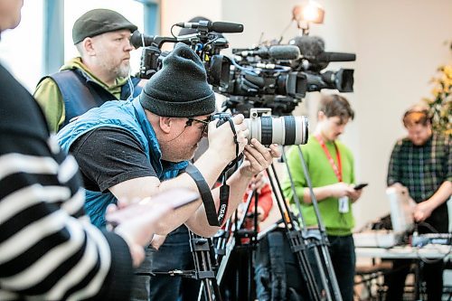 MIKAELA MACKENZIE / FREE PRESS
	

Free Press photojournalist Mike Deal takes photos at a municipal arts funding press conference on Wednesday, Jan. 15, 2025.  

For in-house advertisement.
Winnipeg Free Press 2025