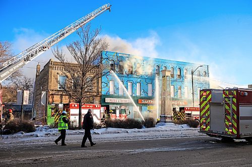 RUTH BONNEVILLE / FREE PRESS

Local - Sutherland Hotel fire

A large crew of Fire Fighters work to put out a fire at the Sutherland Hotel on Tuesday.

See story

Jan 15th, 2025