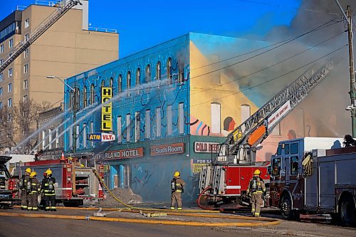 RUTH BONNEVILLE / FREE PRESS

Local - Sutherland Hotel fire

A large crew of Fire Fighters work to put out a fire at the Sutherland Hotel on Tuesday.

See story

Jan 15th, 2025