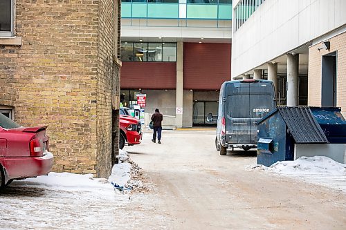 MIKAELA MACKENZIE / FREE PRESS
An Amazon van parked in an alleyway between Kennedy and Edmonton Streets in Winnipeg on Tuesday, Jan. 21, 2025.
For Amazon van story.
Winnipeg Free Press 2025
