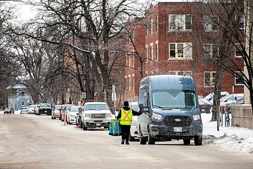 MIKAELA MACKENZIE / FREE PRESS
An Amazon van parked on Edmonton Street near Broadway in Winnipeg on Tuesday, Jan. 21, 2025.
For Amazon van story.
Winnipeg Free Press 2025