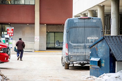MIKAELA MACKENZIE / FREE PRESS
An Amazon van parked in an alleyway between Kennedy and Edmonton Streets in Winnipeg on Tuesday, Jan. 21, 2025.
For Amazon van story.
Winnipeg Free Press 2025