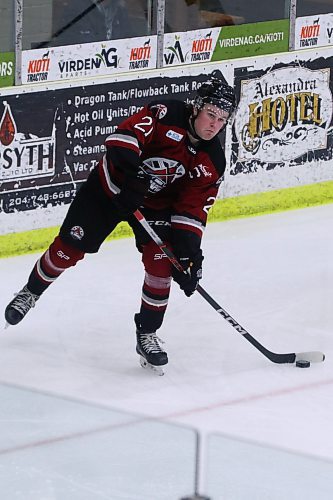 Virden Oil Capitals captain Ethan Guthrie makes a pass against Wayway on Jan. 21, 20225. (Matt Packwood/The Brandon Sun)