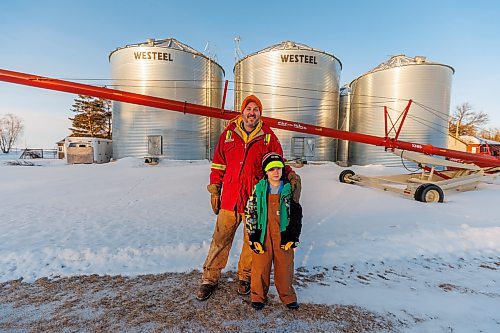 MIKE DEAL / FREE PRESS
Colin Penner, a grain farmer southwest of Winnipeg, with his son Everett, 8. Colin has had to think about the impact of possible tariffs and work on the diversity of his crops, and his stocks of fuel and fertilizer and look at other measures to build resilience in his business.
Reporter: Julia-Simone Rutgers
250131 - Friday, January 31, 2025.