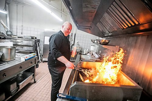 MIKAELA MACKENZIE / FREE PRESS
Nick Douklias at Helios Restaurant, which is celebrating its 10th anniversary this year, grills up chicken souvlaki in the kitchen on Wednesday, Jan. 29, 2025. Since 2021, when they ceased accepting take-out orders, they've been catering only.
For intersection story.
Winnipeg Free Press 2025
