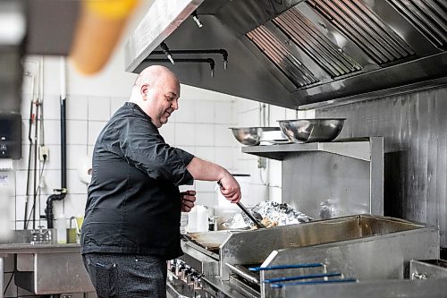 MIKAELA MACKENZIE / FREE PRESS
Nick Douklias at Helios Restaurant, which is celebrating its 10th anniversary this year, grills up chicken souvlaki in the kitchen on Wednesday, Jan. 29, 2025. Since 2021, when they ceased accepting take-out orders, they've been catering only.
For intersection story.
Winnipeg Free Press 2025
