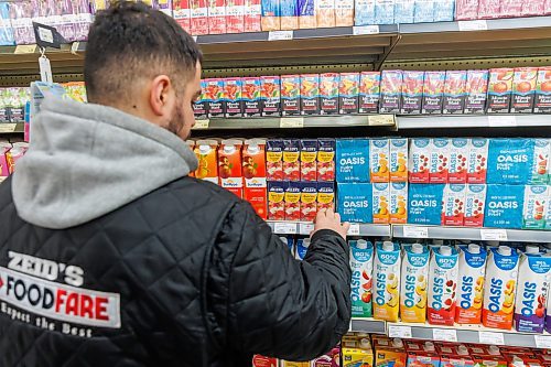 MIKE DEAL / FREE PRESS
Tarik Zeid, manager at Food Fare Silver Heights (2285 Portage Ave), puts up Made in Canada signage to help consumers determine what is Canadian and what is American.
Reporter: Scott Billeck
250203 - Monday, February 03, 2025.