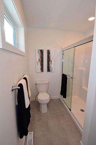 Todd Lewys / Free Press
Natural light pours into the ensuite courtesy of an oversized transom window placed across from a lovely five-foot walk-in shower.