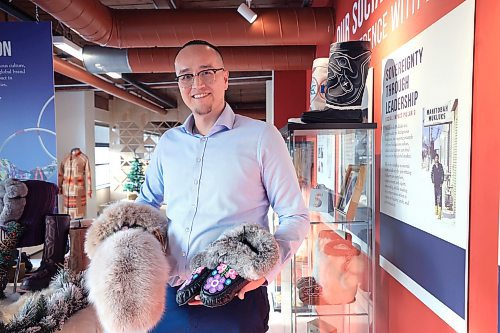 RUTH BONNEVILLE / FREE PRESS
BIZ - Manitobah
Manitobah business headquarters
25 Forks Market Rd.
Photo of Daman Morissette vice president, social impact, at Manitobah business headquarters at the Forks Monday.
Daman Morissette, vice president, social impact, at Manitobah to accompany an article about the company's latest social impact report.
See story by Aaron
Feb 3rd, 2025