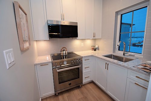 Todd Lewys / Free Press
Tucked away behind the kitchen, the butler’s pantry is the perfect staging point for entertaining.