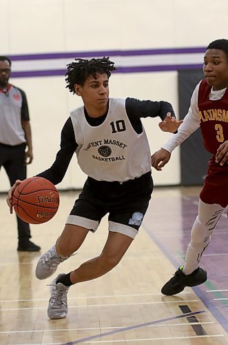 Jay Quick and the Vincent Massey JV boys beat the Crocus Plainsmen 80-61 to sweep the title series 2-0. (Thomas Friesen/The Brandon Sun)