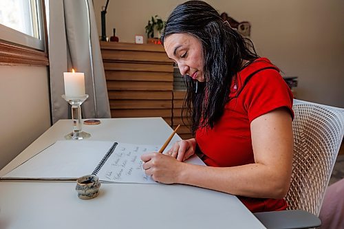 MIKE DEAL / FREE PRESS
Janet Murata a Japanese Canadian professional calligrapher who was a Maker-in-Residence with the Winnipeg Public Library in the fall of 2024.
Janet practices calligraphy everyday.
Reporter: AV Kitching
250225 - Tuesday, February 25, 2025.