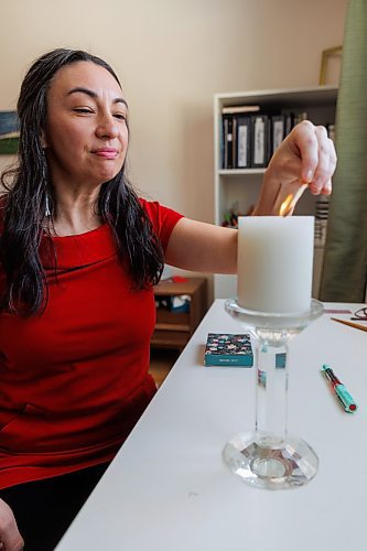 MIKE DEAL / FREE PRESS
Janet Murata a Japanese Canadian professional calligrapher who was a Maker-in-Residence with the Winnipeg Public Library in the fall of 2024.
Janet always lights a candle when she writes in her home studio.
Reporter: AV Kitching
250225 - Tuesday, February 25, 2025.