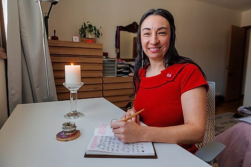 MIKE DEAL / FREE PRESS
Janet Murata a Japanese Canadian professional calligrapher who was a Maker-in-Residence with the Winnipeg Public Library in the fall of 2024.
Reporter: AV Kitching
250225 - Tuesday, February 25, 2025.