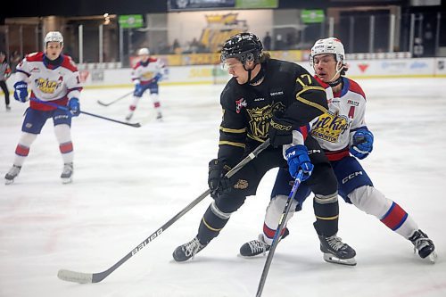 26022025
Joby Baumuller #17 of the Brandon Wheat Kings tries to wrap the puck around Josh Mori #2 of the Edmonton Oil Kings during WHL action at Westoba Place on Wednesday evening. 
(Tim Smith/The Brandon Sun)