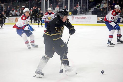 26022025
Marcus Nguyen #72 of the Brandon Wheat Kings winds up to fire a shot at goalie Alex Worthington #29 of the Edmonton Oil Kings during WHL action at Westoba Place on Wednesday evening.
(Tim Smith/The Brandon Sun)