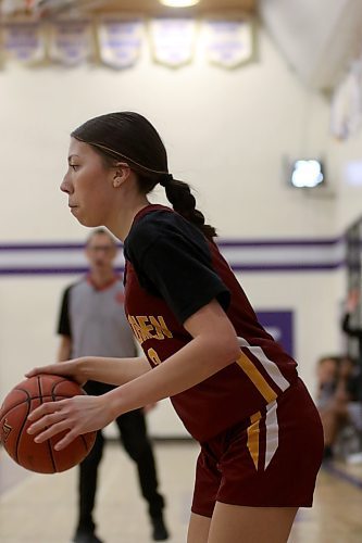 Crocus Plainsmen Helena Robertson makes a move against the Vikings. (Thomas Friesen/The Brandon Sun)