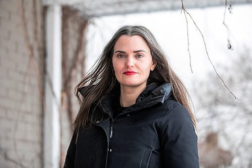 MIKAELA MACKENZIE / FREE PRESS
Lisa Moore, who has cold urticaria, on Tuesday, March 4, 2025. The condition most affects her with cold water (swimming) or when the temperatures drop extremely low.
For AV story.
Winnipeg Free Press 2025