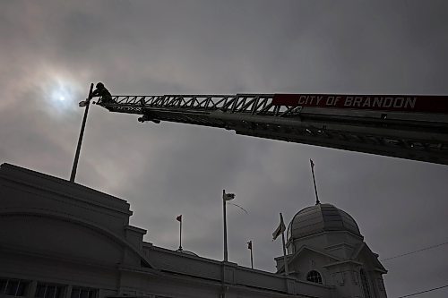 12032025
Devin Gellatly with Brandon Fire and Emergency Services replaces a Canadian flag atop The Dome Building in Brandon on Wednesday afternoon. BFES members took turns at the top of a ladder truck replacing multiple flags at The Dome Building.
(Tim Smith/The Brandon Sun)default