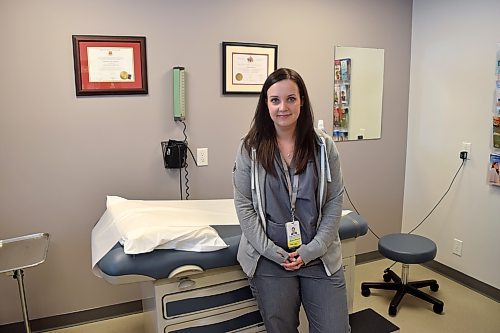 CHRIS KITCHING / WINNIPEG FREE PRESS
Dr. Nichelle Desilets practises out of a privately-owned and operated clinic in Neepawa.